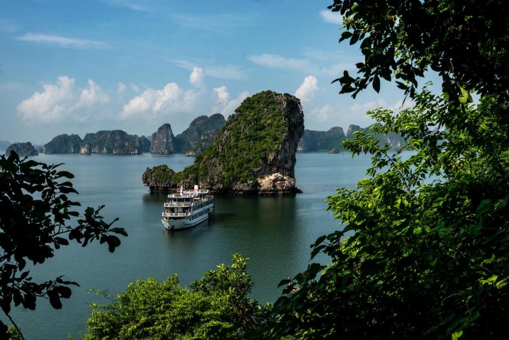 Swan Cruises Halong