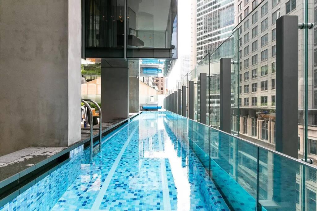 Lovely One Bedroom + Study with Infinity Pool photo 1