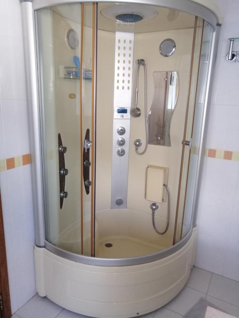 Gite Appartement "Le bel étage" jacuzzi piscine 6 Personnes photo 4