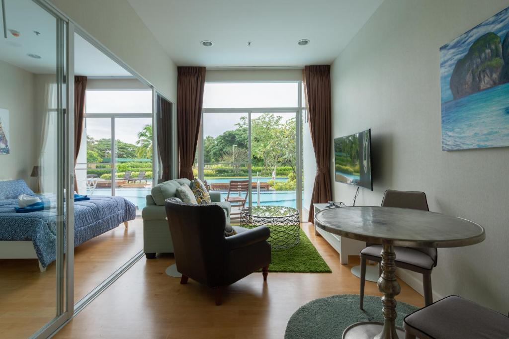 Best Pool Access Beachfront Nice Furnish 1bedroom photo 2