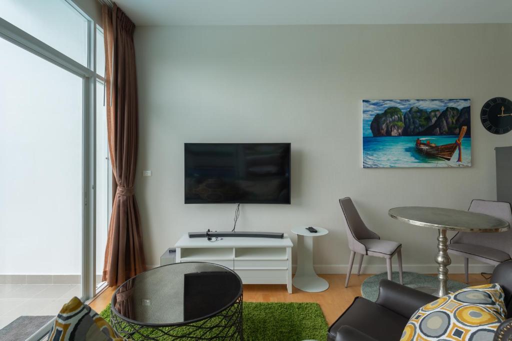 Best Pool Access Beachfront Nice Furnish 1bedroom photo 3