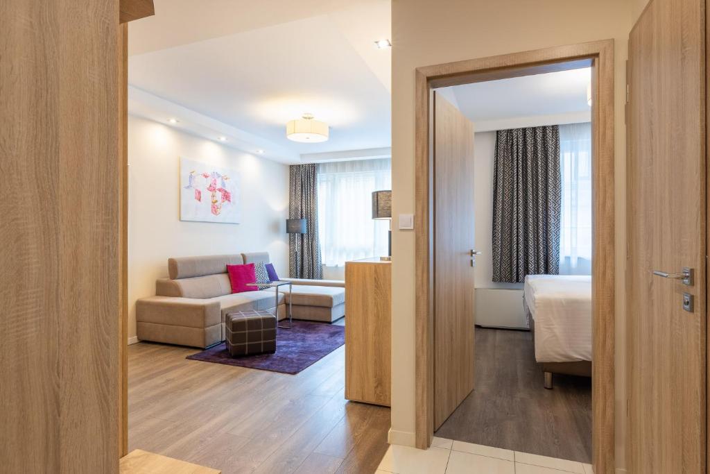 Silver Crown Hotel & Residence, Palace Quarter photo 4