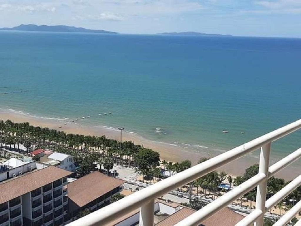 View Talay 5C Top Floor Apartment Jomtien Beach