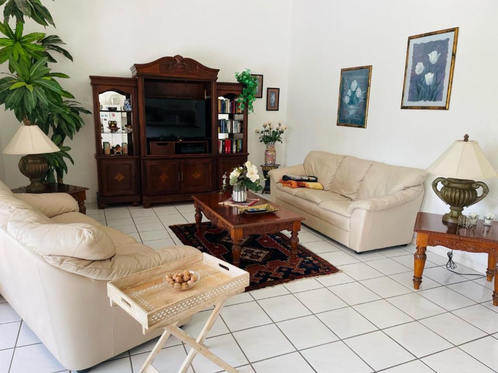 Villa Hibiscus by Interhome photo 1