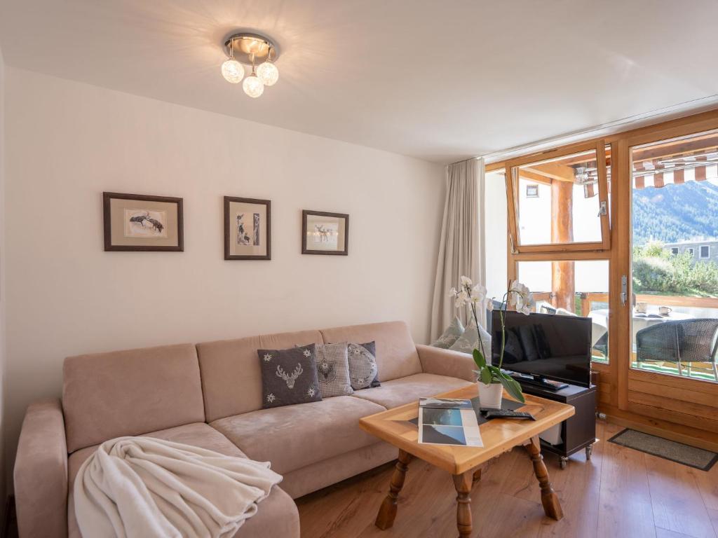 Apartment Chesa Piz Cotschen 3 by Interhome photo 1
