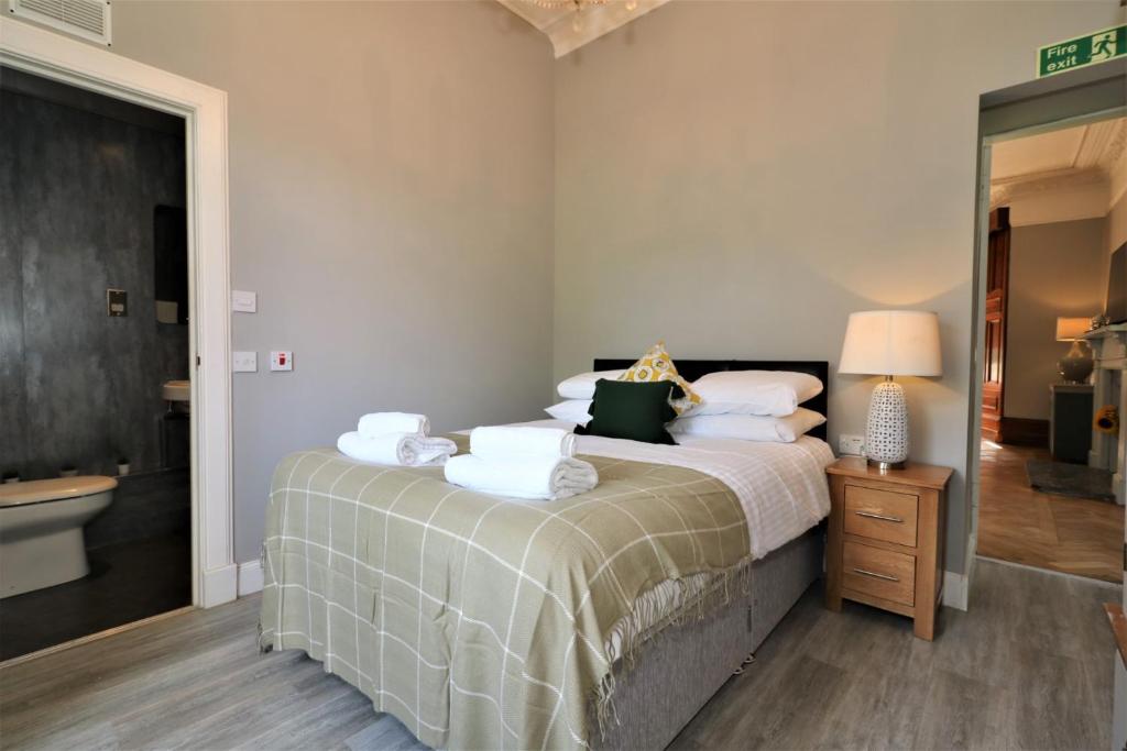 Signature - Linden House Flat 1 photo 2