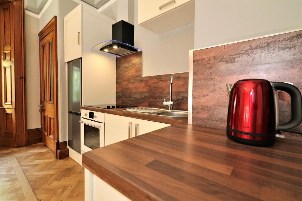 Signature - Linden House Flat 1 photo 4