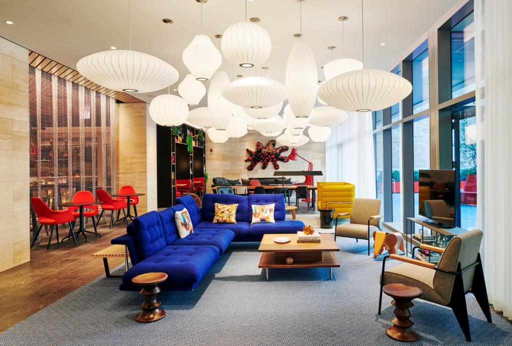 citizenM Chicago Downtown image