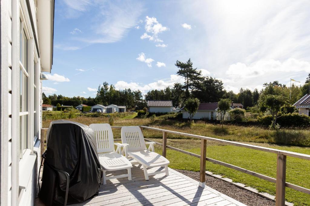 Cozy mobile home near sandy beach photo 1