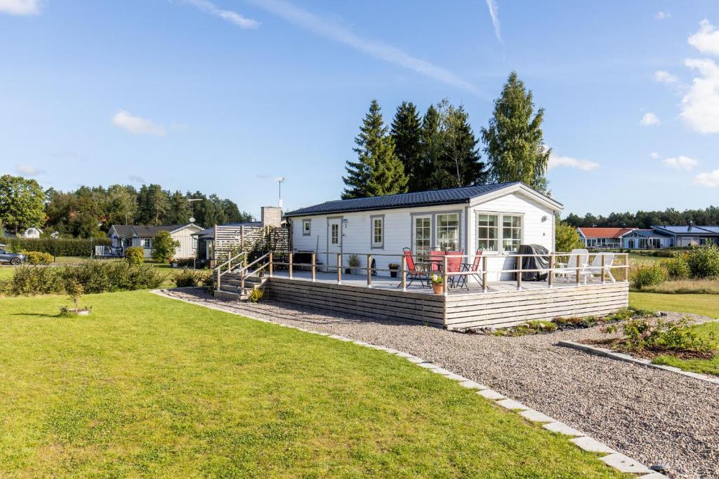 Cozy mobile home near sandy beach photo 3