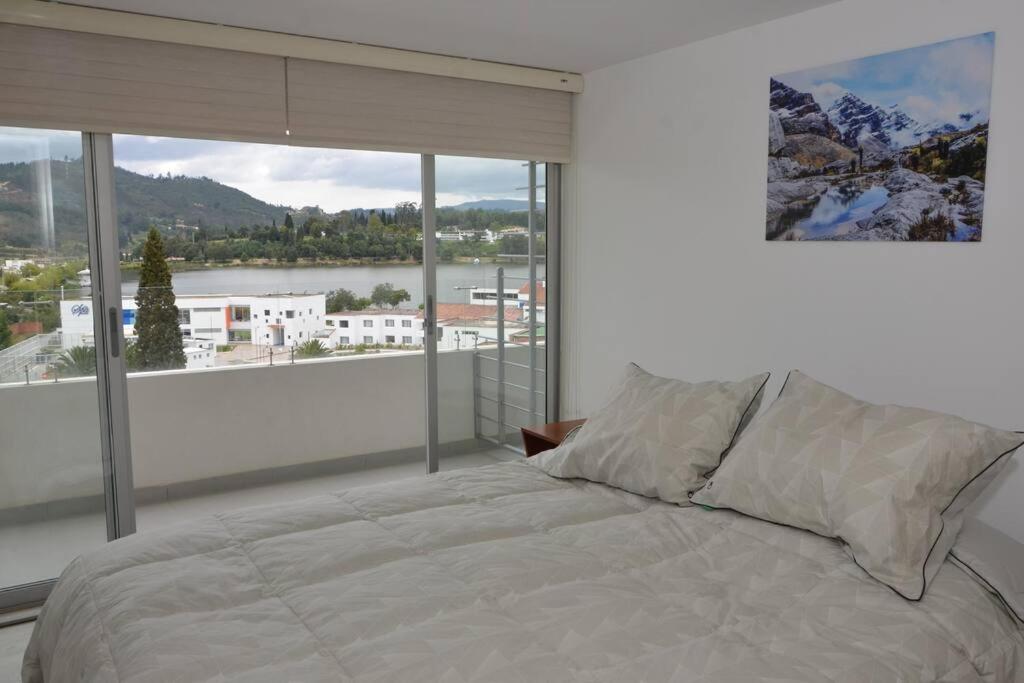 Hermoso apartamento en Paipa con vista al lago Sochagota. photo 2