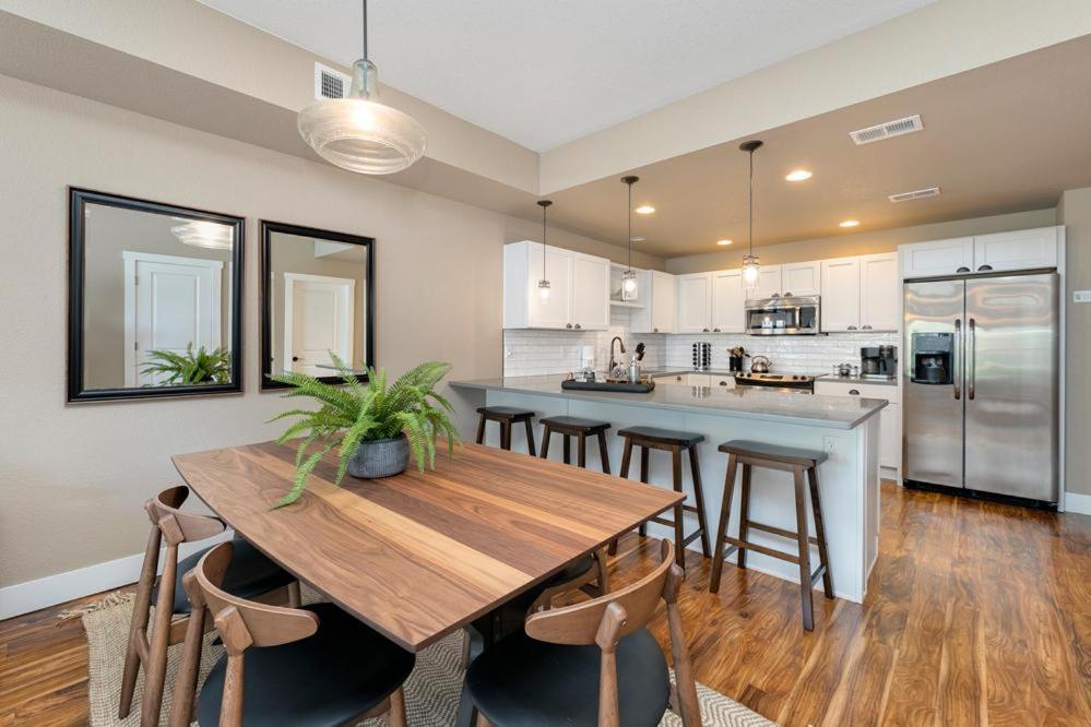 Amazing Urban Townhome Near Breweries & River! image