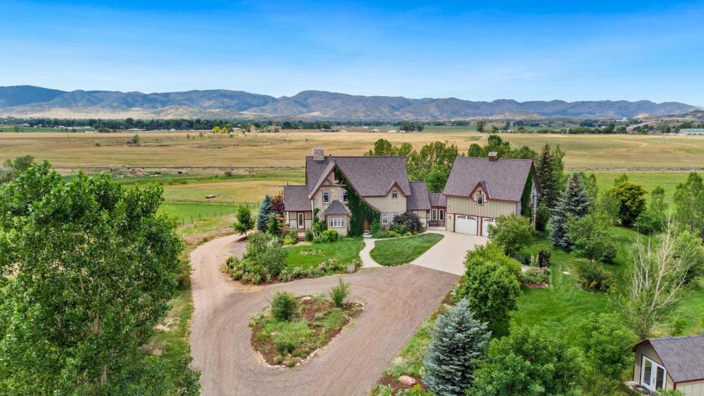 Sunrise Ranch! Amazing Mountain Views! image