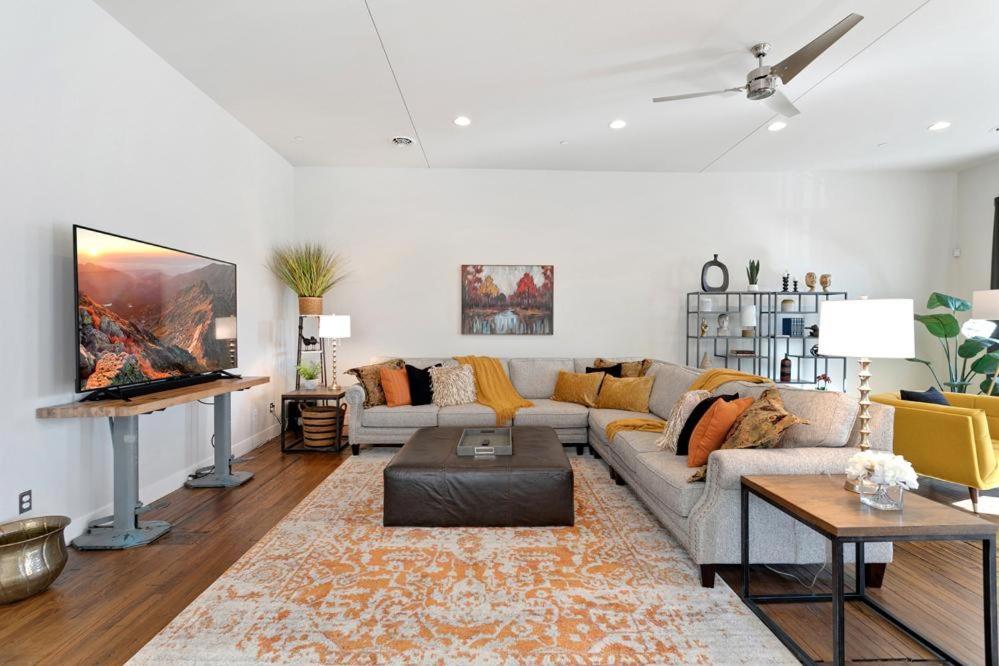The Penthouse Loft in the Heart of Old Town! photo 4