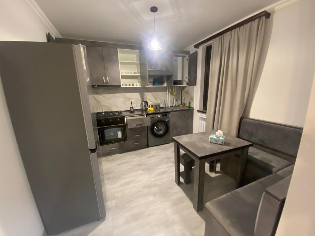 2 Cosy Apartment in townhouse near Airport EVN photo 1