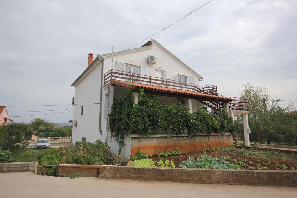 Apartments with a parking space Kraj, Pasman - 8502 photo 2