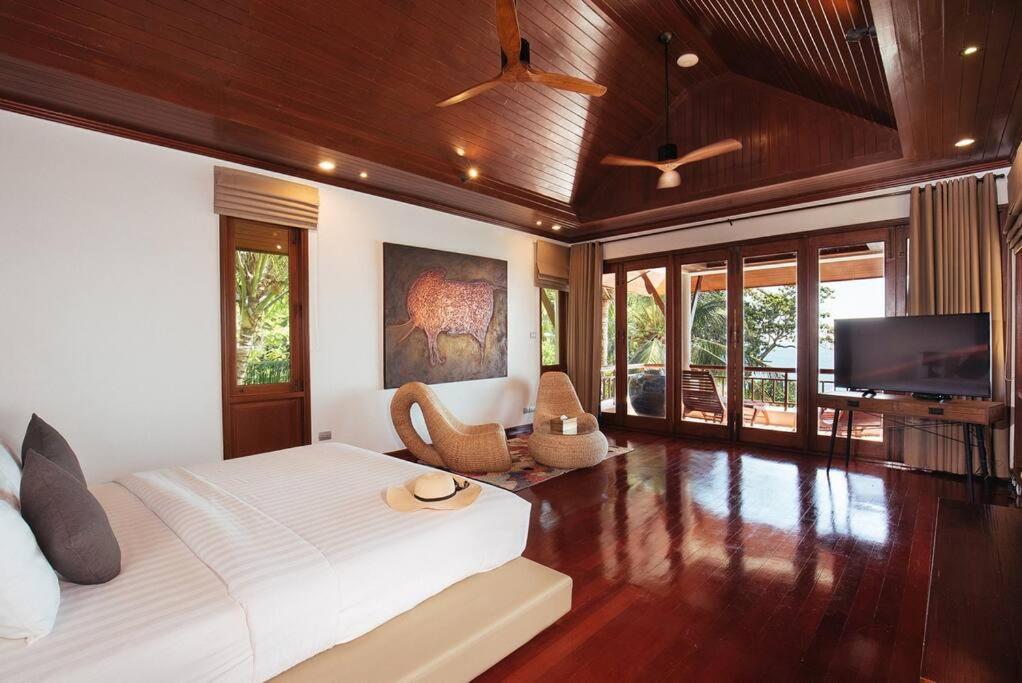 Villa Sunyata - Phuket Oceanfront 8-Bedroom Luxury Villa - 5-Minute Walk to Kata Beach photo 2