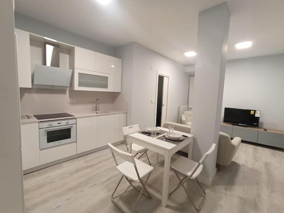 Cómodo apartamento en el centro de Bermeo. Room Type - One-Bedroom Apartment