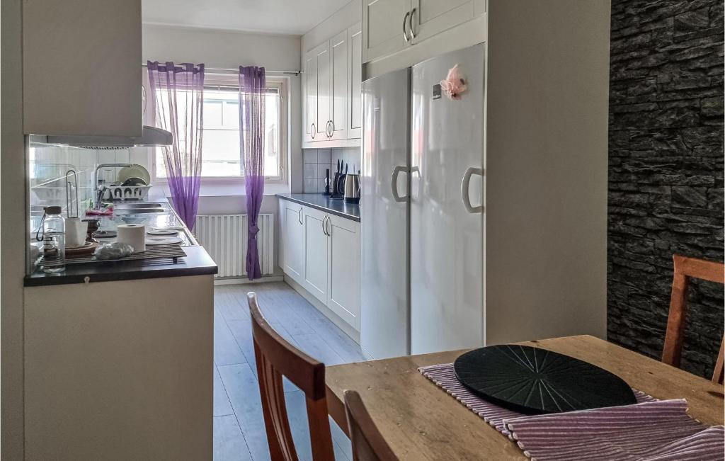 Awesome Apartment In sensbruk With Wifi And 2 Bedrooms photo 4
