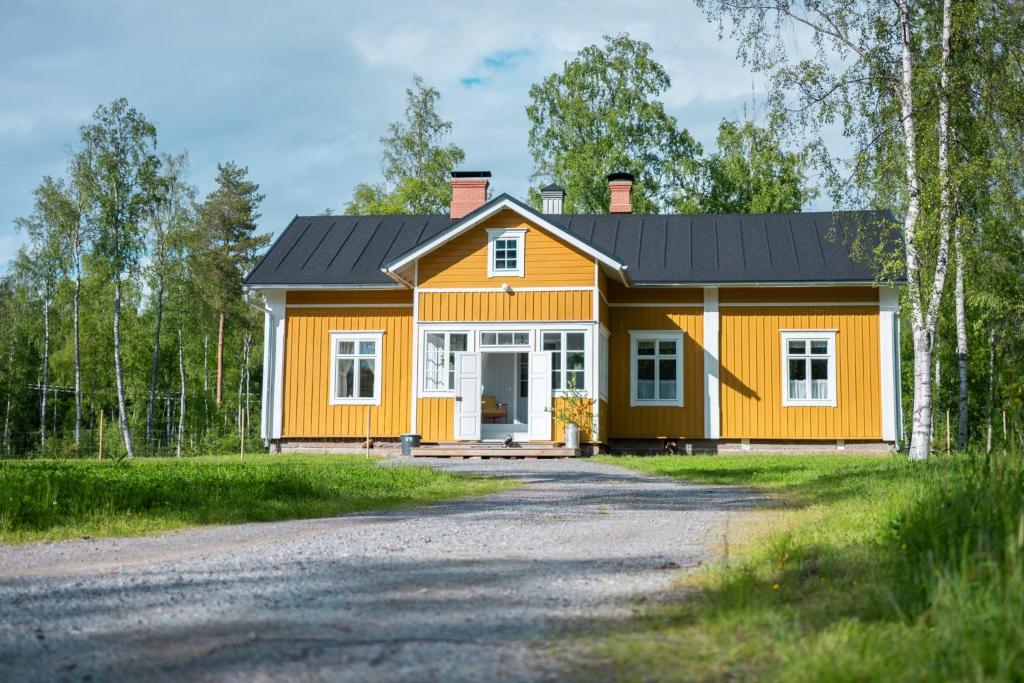 Unique loghouse and wood heated sauna in Ii