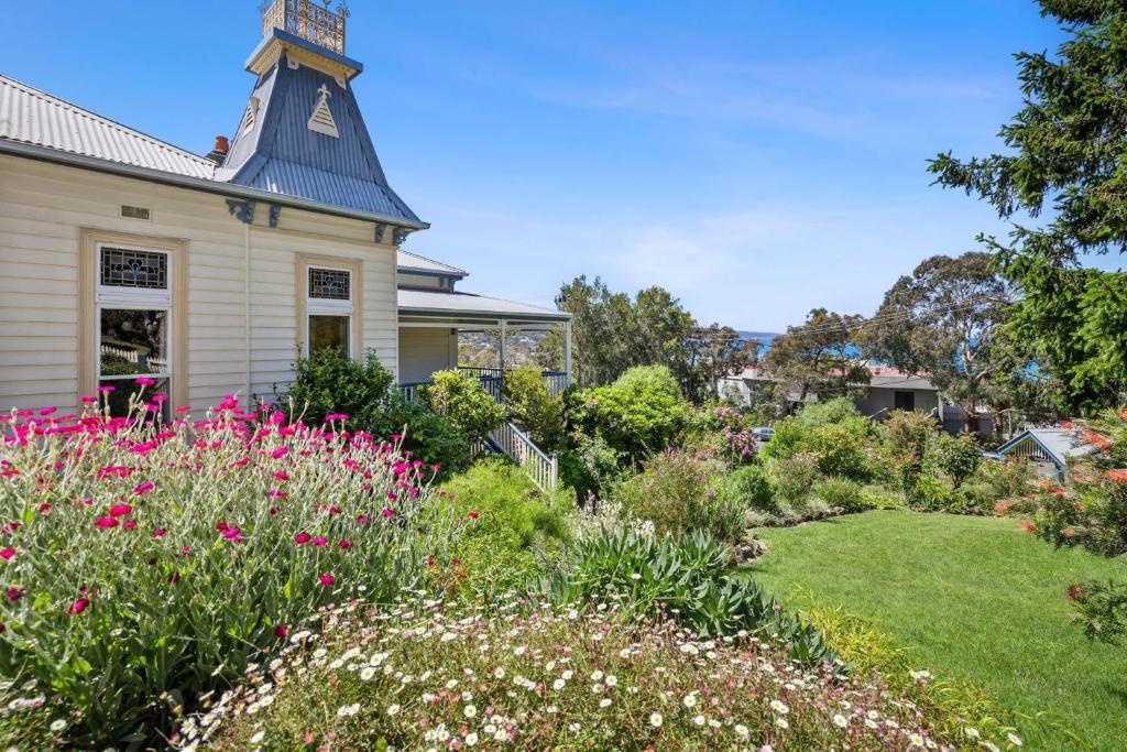 Ravenswood photo 1