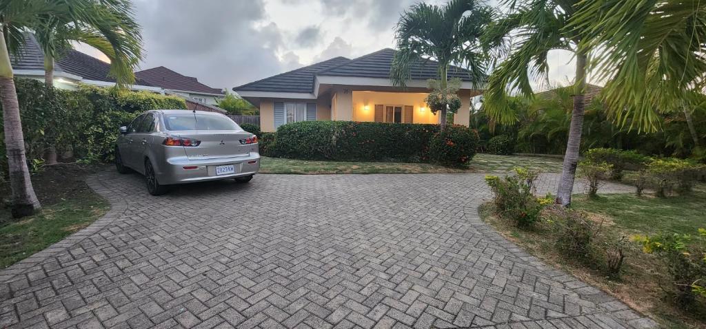 PALMS ESCAPE - 3 BEDROOM VACATION HOME photo 3