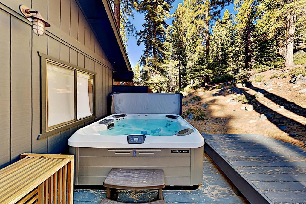 Spectacular Lakeview Cabin photo 2