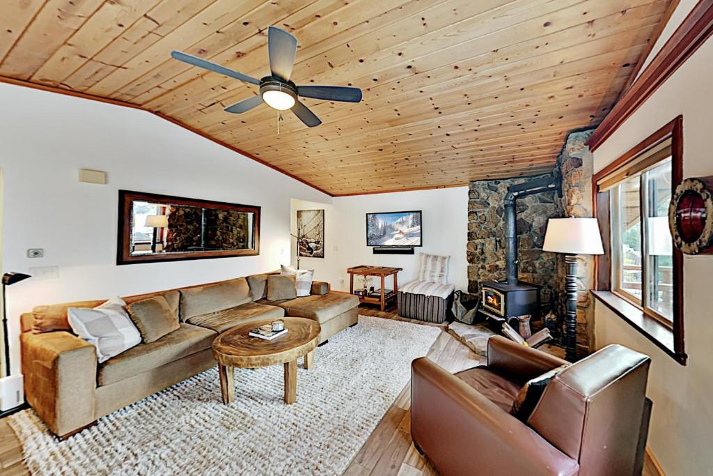 Spectacular Lakeview Cabin photo 3