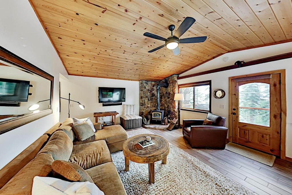 Spectacular Lakeview Cabin photo 4