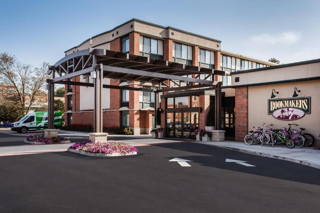Holiday Inn Saratoga Springs, an IHG Hotel image