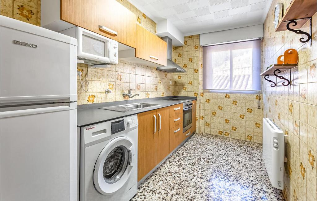 Beautiful Apartment In Camarena De La Sierra With Wifi And 2 Bedrooms photo 3