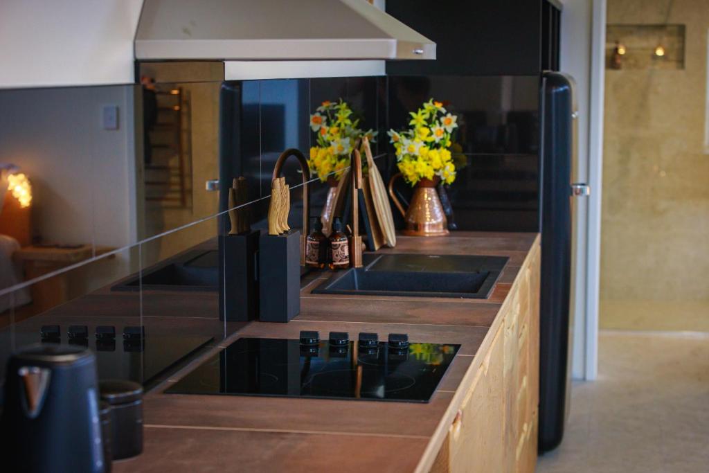 Bruny Island Oceanfront Luxe Cabin with Spa photo 3