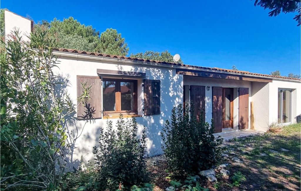 Nice Home In Le Grand-village-plage With Wifi And 4 Bedrooms