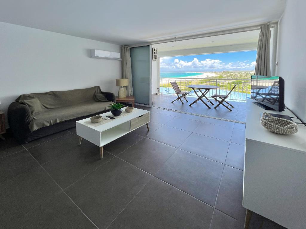 Top floor unit 520 ft2 - 48 m2 with stunning dominant view on ocean, St Barth, Orient Bay photo 1