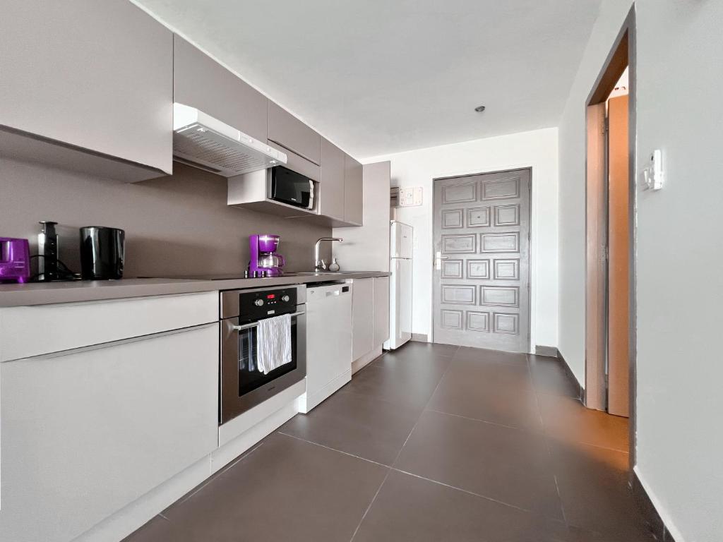 Top floor unit 520 ft2 - 48 m2 with stunning dominant view on ocean, St Barth, Orient Bay photo 2