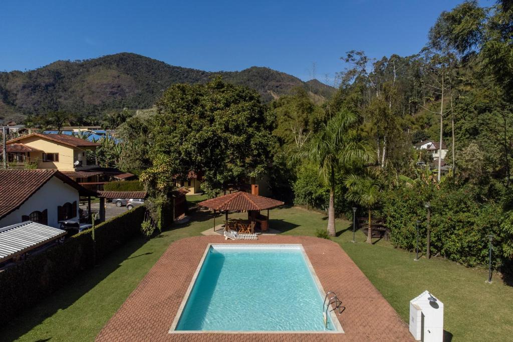 4 Quartos a 500m Centro - Sauna, Piscina, Fogão a Lenha, Churrasqueira - ACESSO PRIVATIVO AO AO RIO - Ideal para famílias