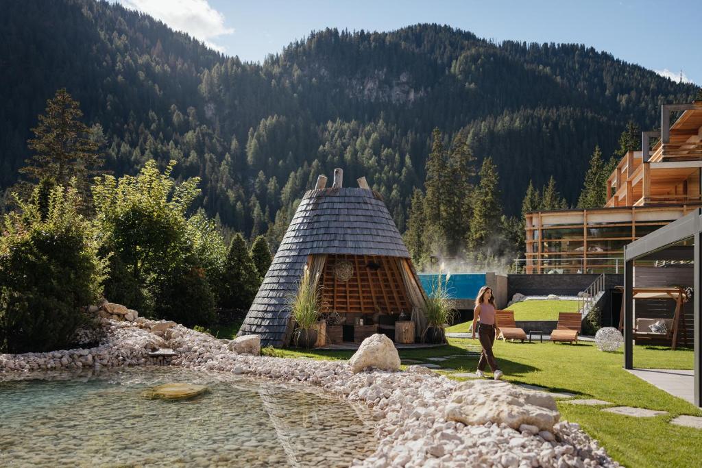 Hotel Cristallo - Wellness Mountain Living photo 2