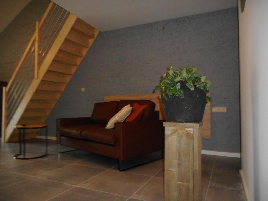 De Hoog Velden 13 photo 2