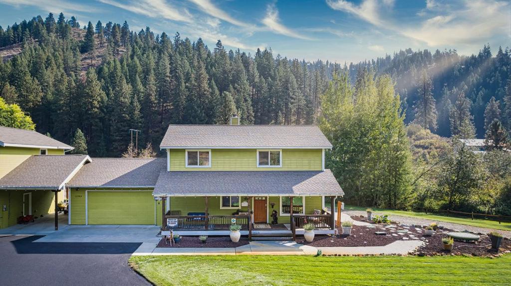 WANDER INN, 4 Bedroom 2 Bath, 5 Min to Downtown, Custom Home image