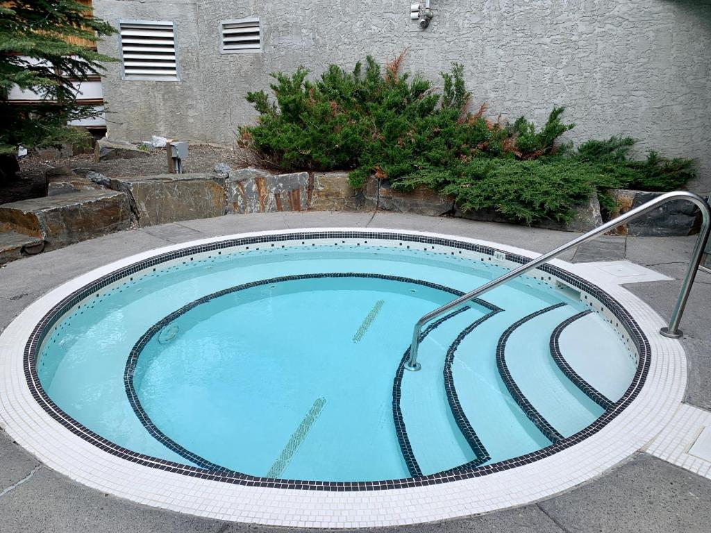 Luxurious Condo with Spa, Steam Room hosted by Fenwick Vacation Rentals photo 1
