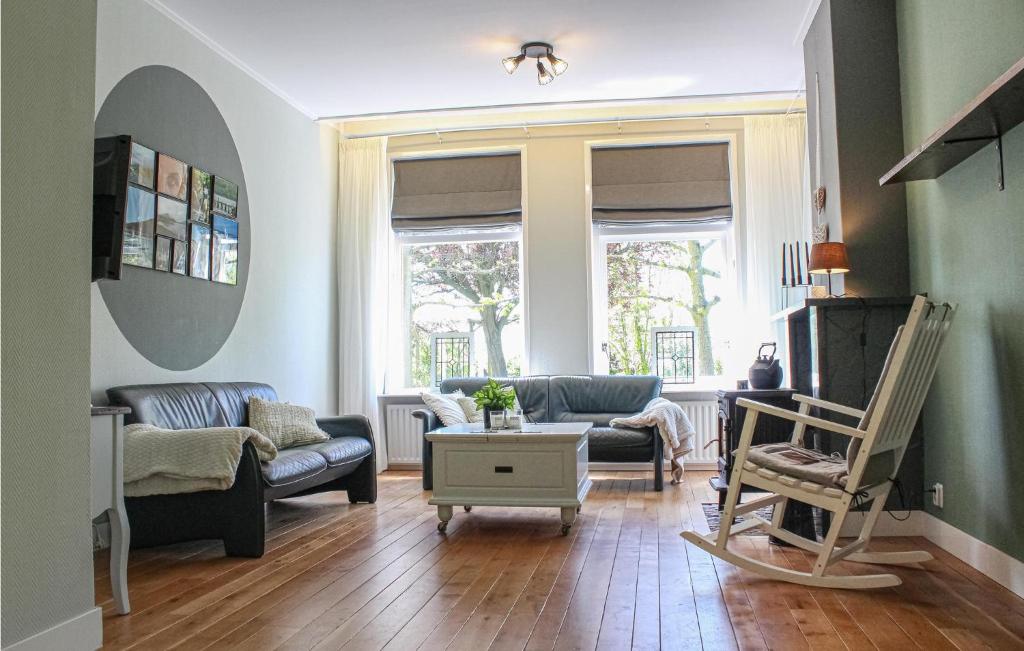 Awesome Home In Scharendijke With 6 Bedrooms And Wifi photo 1