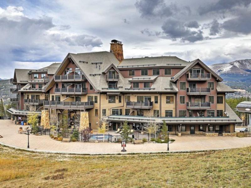 Crystal Peak Lodge 3 Bedroom Ski in, Ski out Slopeside Condo at the Base of Peak 7 image