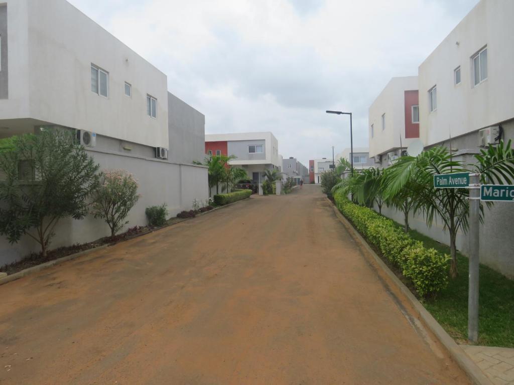 2 Bedroom Duplex House - 3 Bathrooms, Balcony , Kitchen, Living Room, - 24 7 Security, Gated, Gym, Pool, Wifi, DSTV, photo 2
