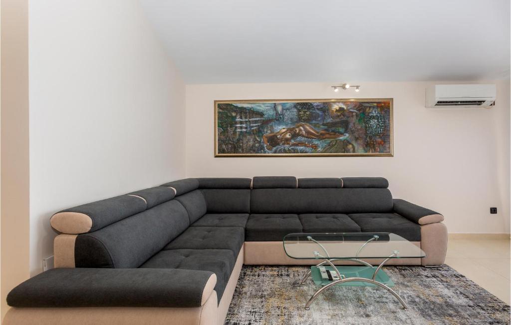 Amazing Apartment In Omisalj With 1 Bedrooms And Wifi photo 2