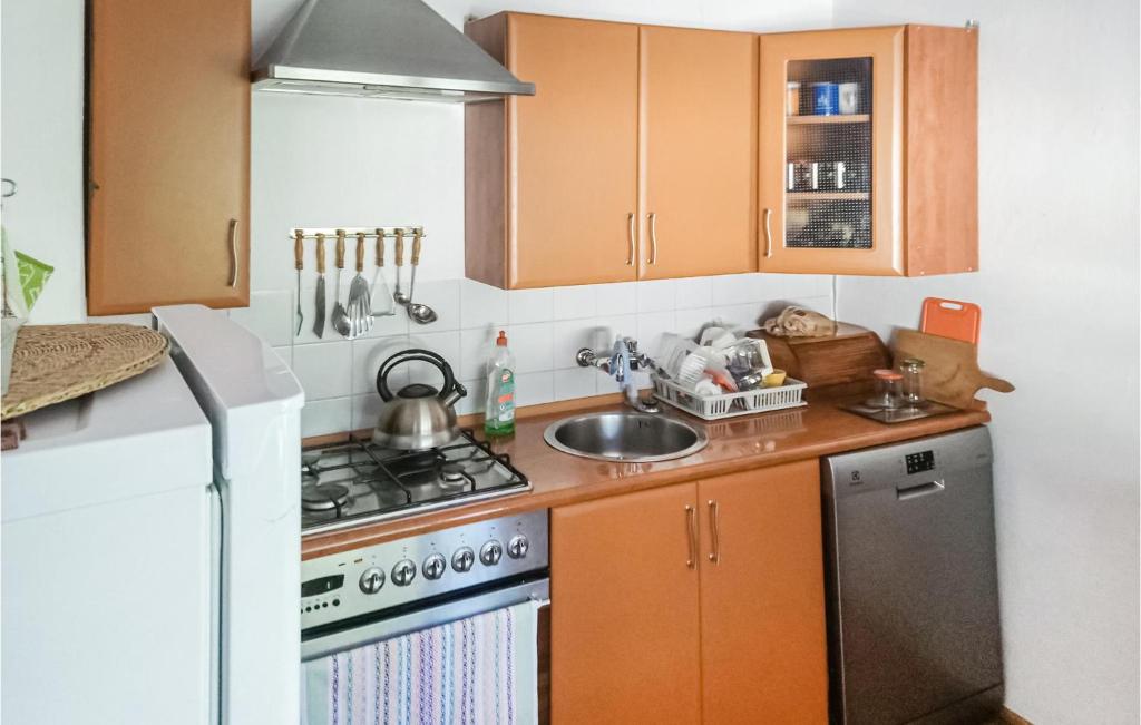 Beautiful Home In Brenno With 2 Bedrooms And Wifi photo 4