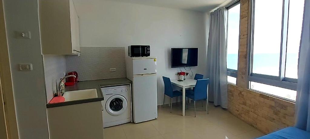 Colony Beach Hotel Apartment Tel Aviv Bat Yam 36 photo 4