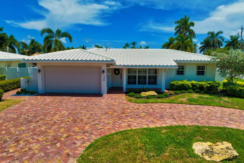 Salt Life Beach Cottage Sleeps 8 Heated Pool photo 2
