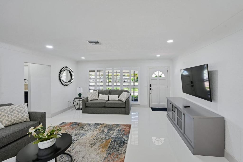 Salt Life Beach Cottage Sleeps 8 Heated Pool photo 4