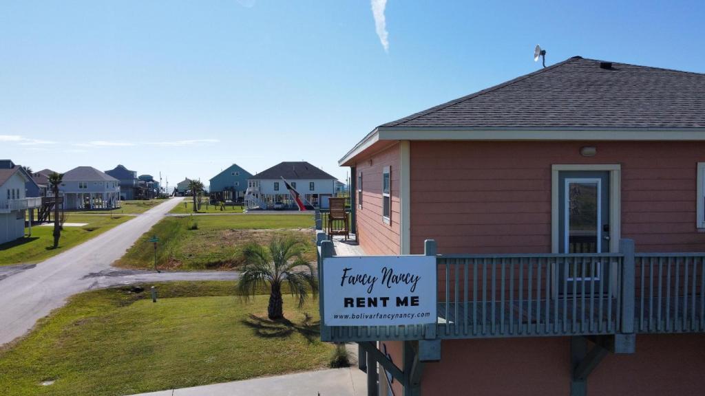Fancy Nancy 2 Min Walk to Beach, Lyft, Pet-friendly photo 2