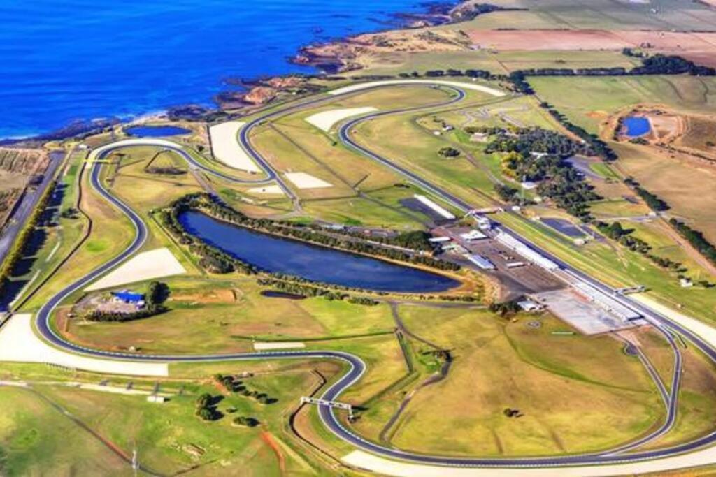 3-bedroom home 4km to Grand Prix track photo 1